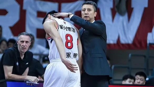 刻苦训练篮球时如何避免受伤的建议_0